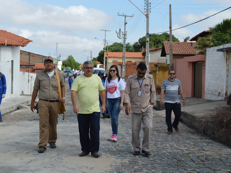 http://fms.teresina.pi.gov.br/noticia/para-evitar-proliferacao-do-aedes-40-bairros-de-teresina-foram-faxinados