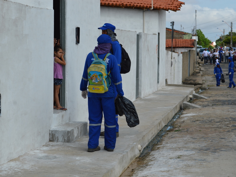 http://fms.teresina.pi.gov.br/noticia/para-evitar-proliferacao-do-aedes-40-bairros-de-teresina-foram-faxinados