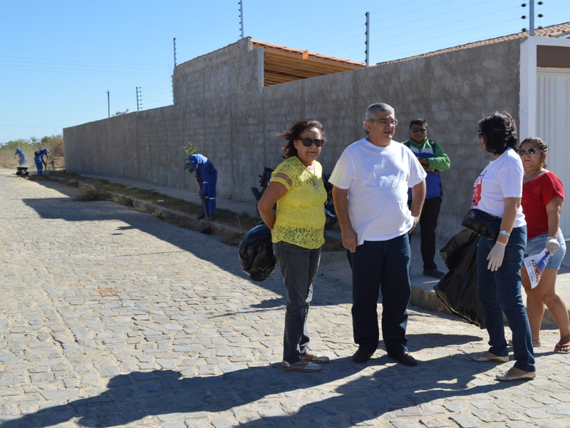 “Faxina” visa prevenir criadouros do Aedes aegypti antes da chegada das chuvas