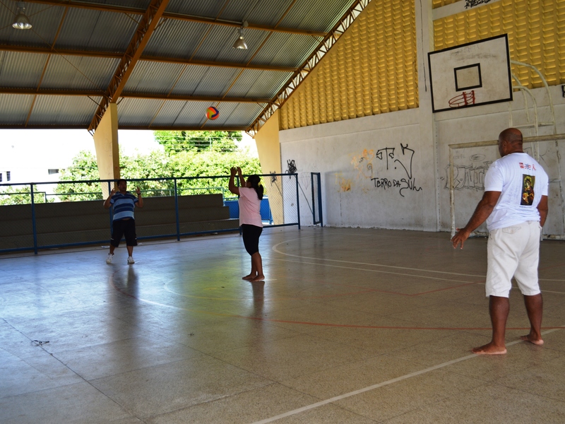 Usuários do CAPS II Leste fazem atividade física junto à comunidade