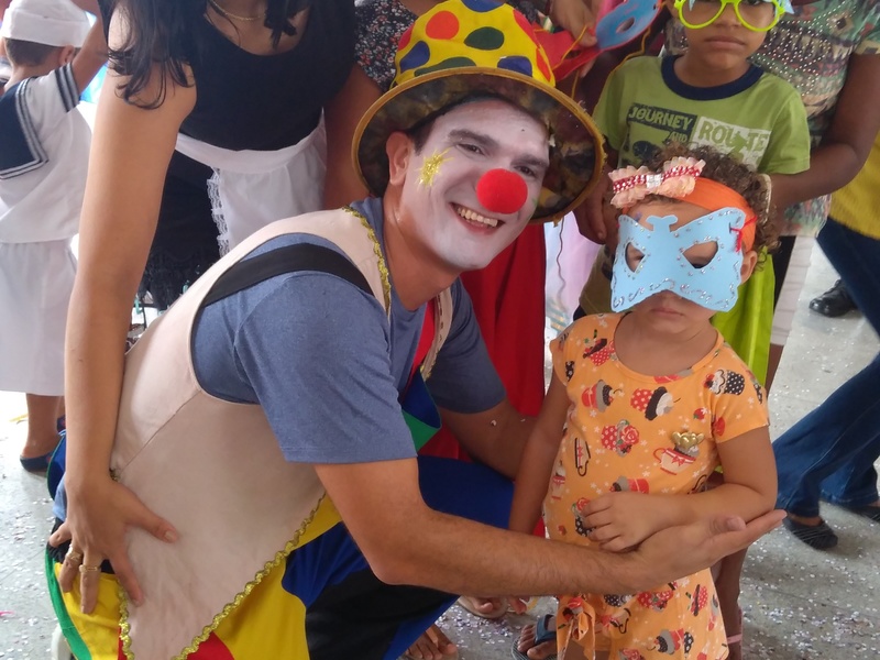 CAPS Infantil realiza baile de carnaval com usuários