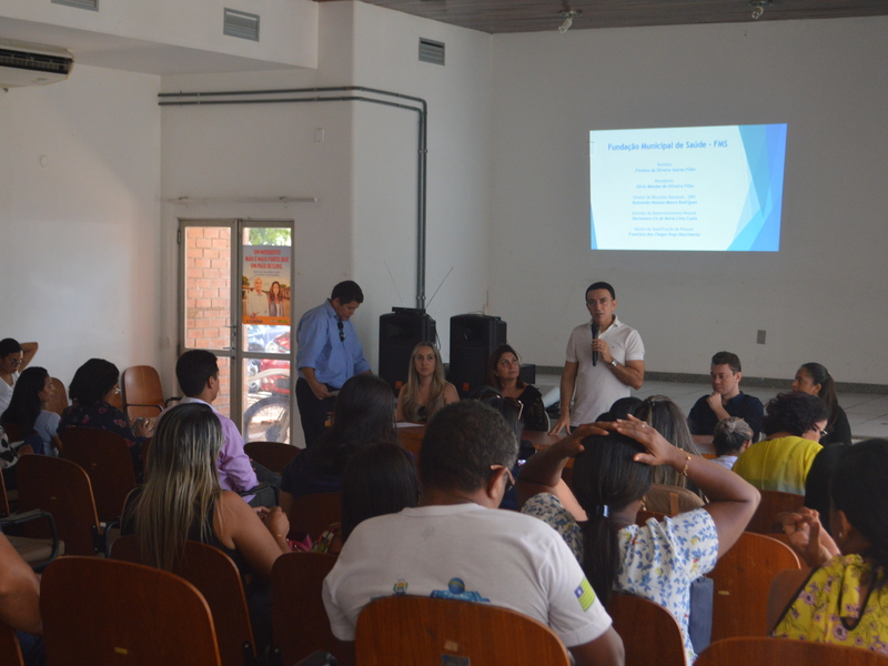 A Fundação Municipal de Saúde entregou mais de 200 certificados de cursos a servidores do órgão 