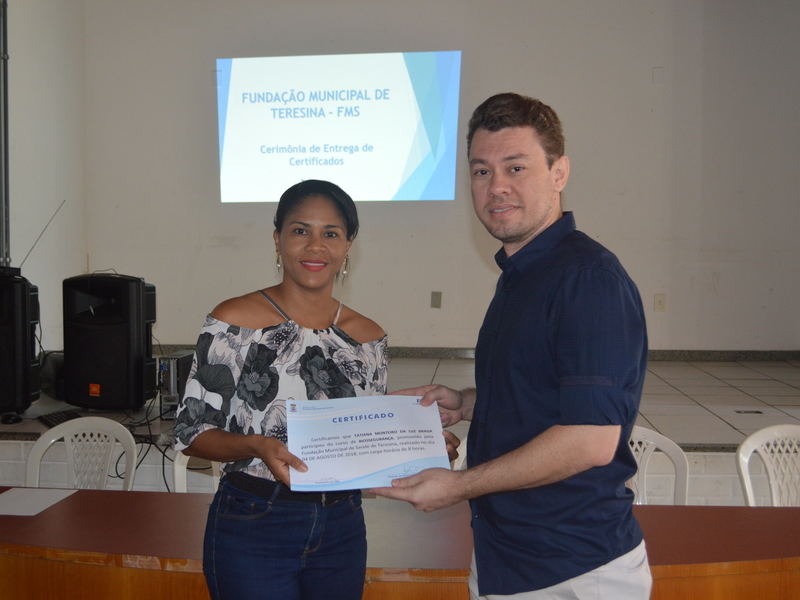 A Fundação Municipal de Saúde entregou mais de 200 certificados de cursos a servidores do órgão 