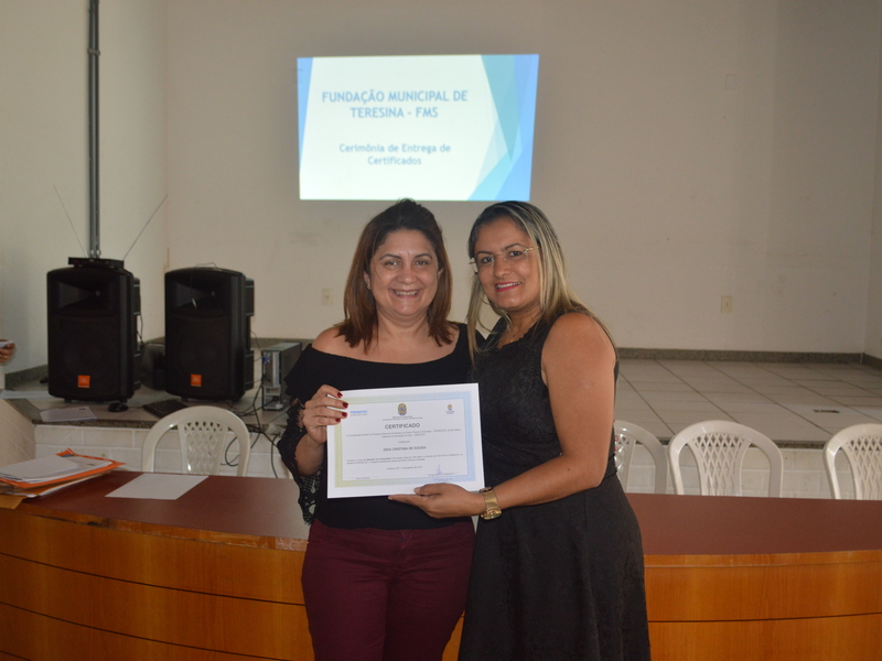 A Fundação Municipal de Saúde entregou mais de 200 certificados de cursos a servidores do órgão 