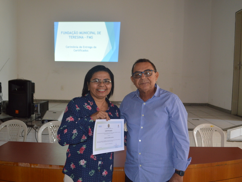 A Fundação Municipal de Saúde entregou mais de 200 certificados de cursos a servidores do órgão 