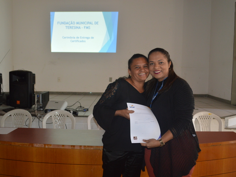 A Fundação Municipal de Saúde entregou mais de 200 certificados de cursos a servidores do órgão 