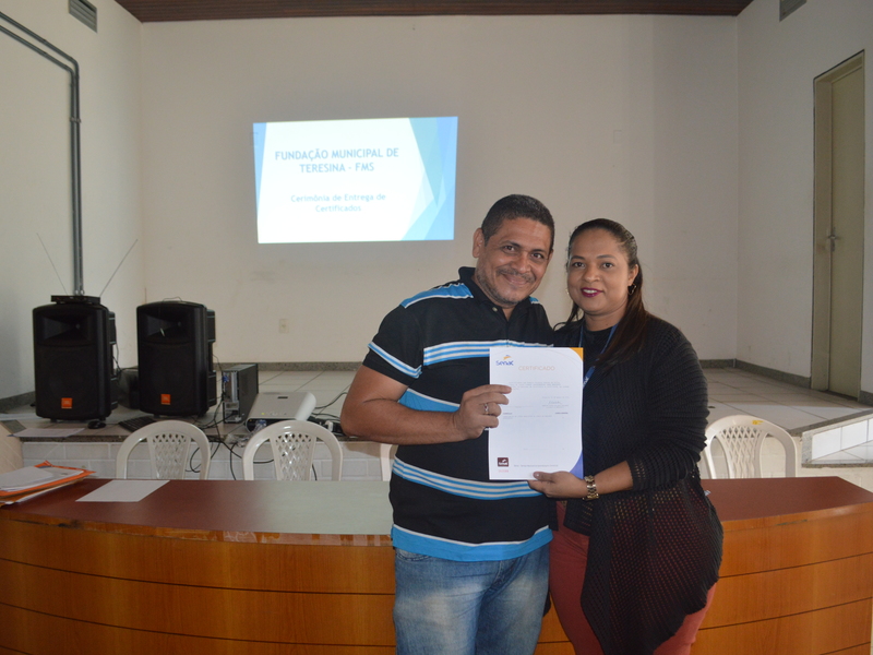 A Fundação Municipal de Saúde entregou mais de 200 certificados de cursos a servidores do órgão 