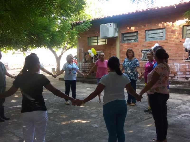 Hospital da Primavera promove yoga e reiki para promoção da saúde da população
