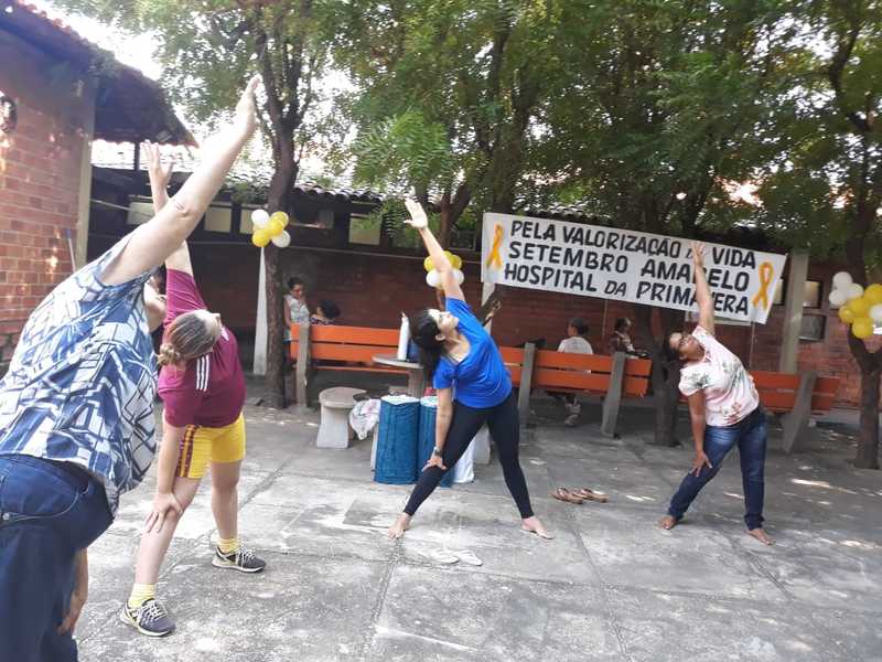 Hospital da Primavera promove yoga e reiki para promoção da saúde da população