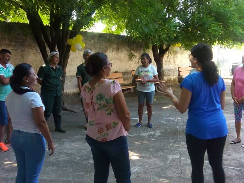 Hospital da Primavera promove yoga e reiki para promoção da saúde da população