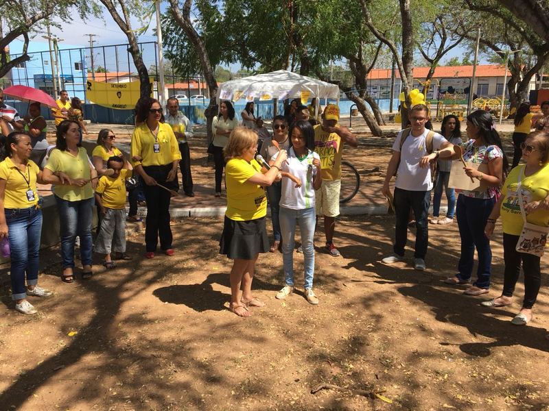 Saúde e Assistência Social realizam ação de prevenção ao suicídio na praça do Poty Velho