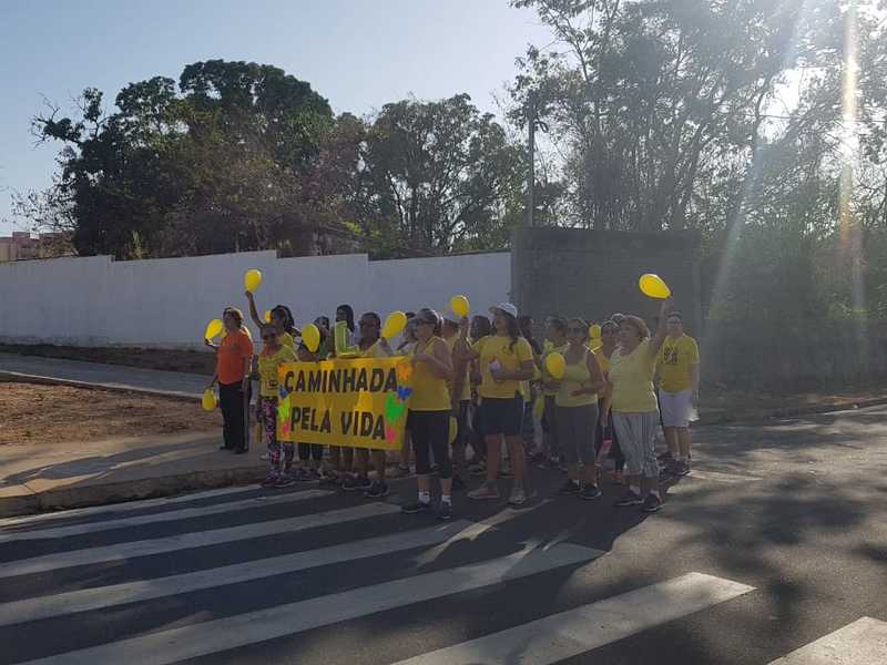 Profissionais de saúde e comunidade fazem atividade alusiva ao Setembro Amarelo no Cristo Rei