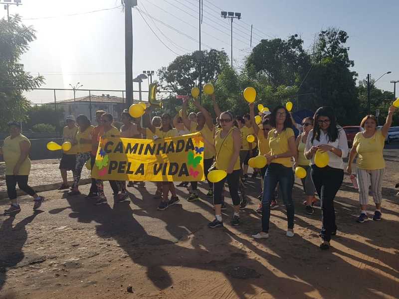 Profissionais de saúde e comunidade fazem atividade alusiva ao Setembro Amarelo no Cristo Rei
