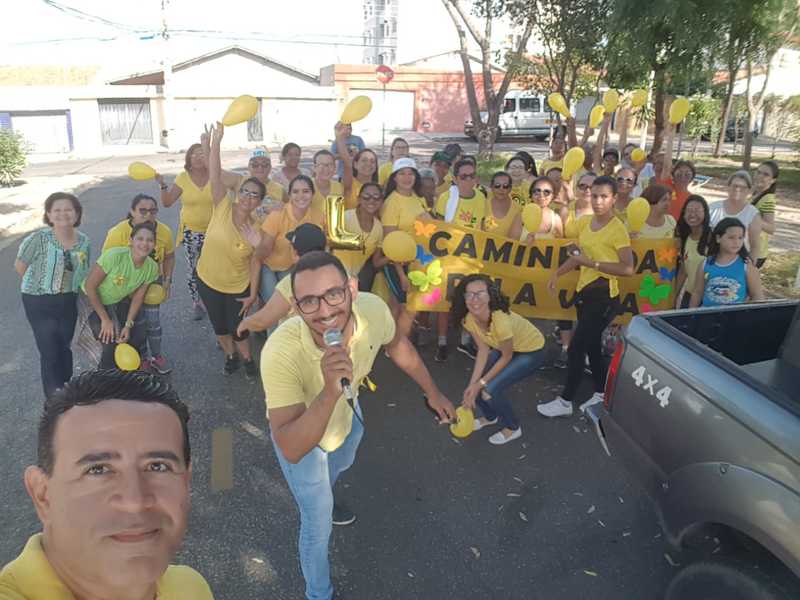 Profissionais de saúde e comunidade fazem atividade alusiva ao Setembro Amarelo no Cristo Rei