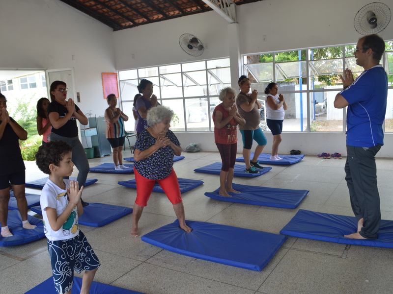 Yoga melhora qualidade de vida da comunidade do Alto da Ressurreição