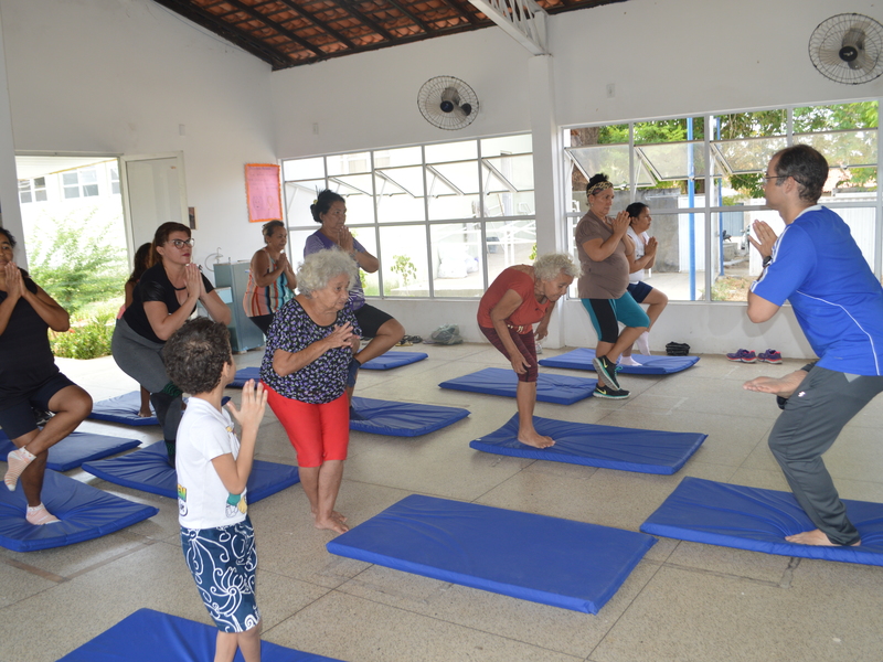 Yoga melhora qualidade de vida da comunidade do Alto da Ressurreição