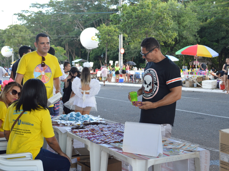 Fundação Municipal de Saúde distribui mais de 55 mil preservativos durante o Corso