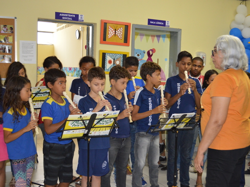 Crianças atendidas pelo CMAM ganham presentes de Dia das Crianças