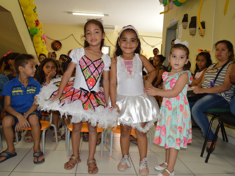 Crianças atendidas pelo CMAM ganham presentes de Dia das Crianças