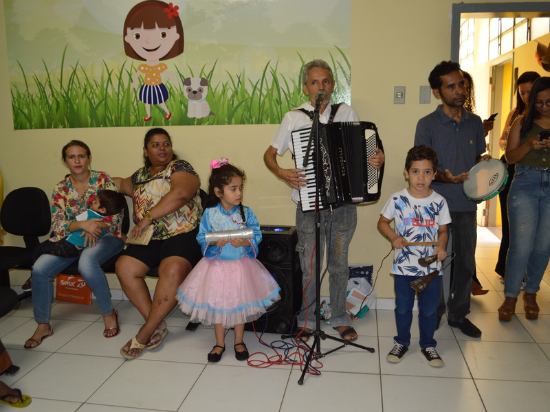 Crianças atendidas pelo CMAM ganham presentes de Dia das Crianças