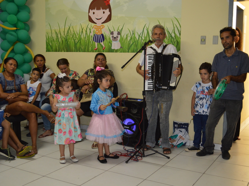 Crianças atendidas pelo CMAM ganham presentes de Dia das Crianças