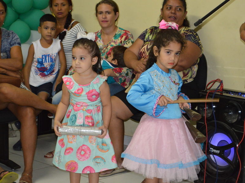 Crianças atendidas pelo CMAM ganham presentes de Dia das Crianças