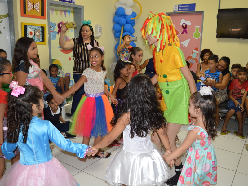Crianças atendidas pelo CMAM ganham presentes de Dia das Crianças