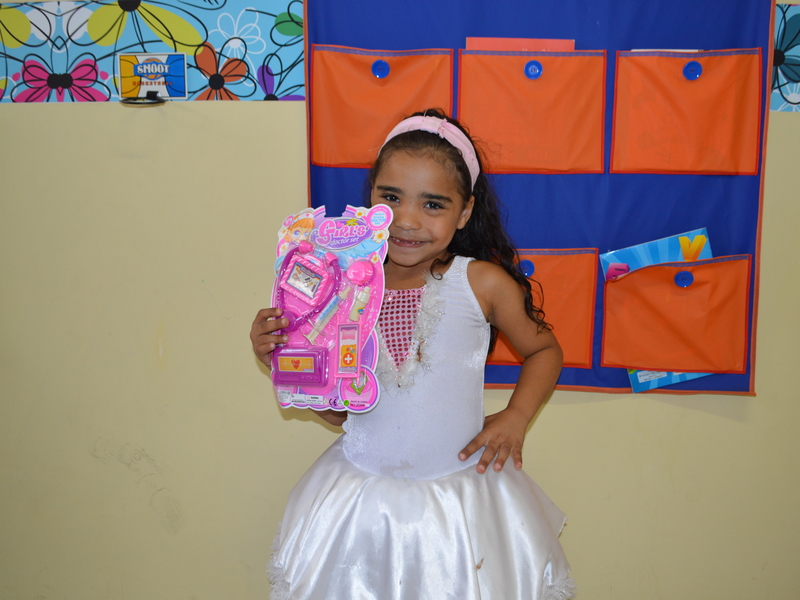 Crianças atendidas pelo CMAM ganham presentes de Dia das Crianças