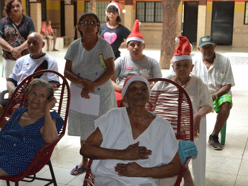 Crianças do CAPSi visitam idosos do Abrigo São Lucas