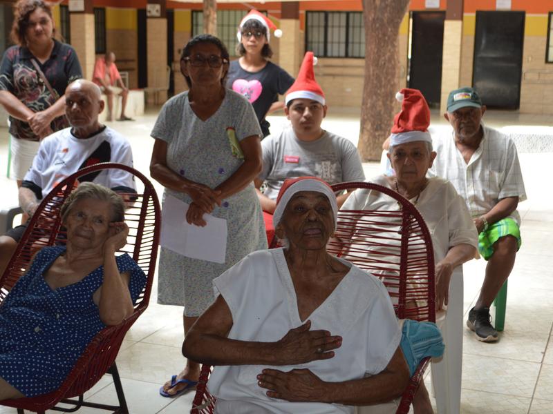 Crianças do CAPSi visitam idosos do Abrigo São Lucas