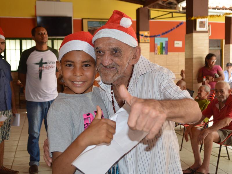 Crianças do CAPSi visitam idosos do Abrigo São Lucas