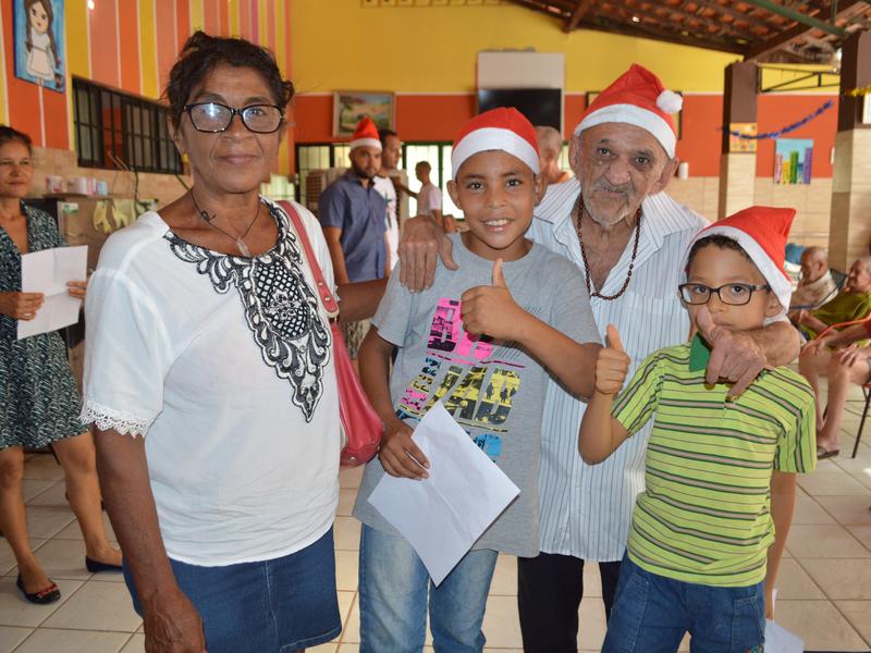 Crianças do CAPSi visitam idosos do Abrigo São Lucas