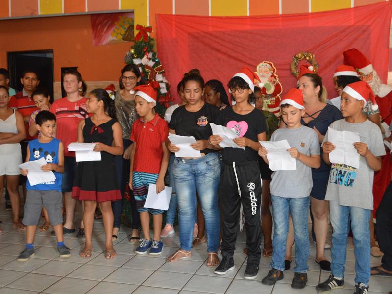 Crianças do CAPSi visitam idosos do Abrigo São Lucas