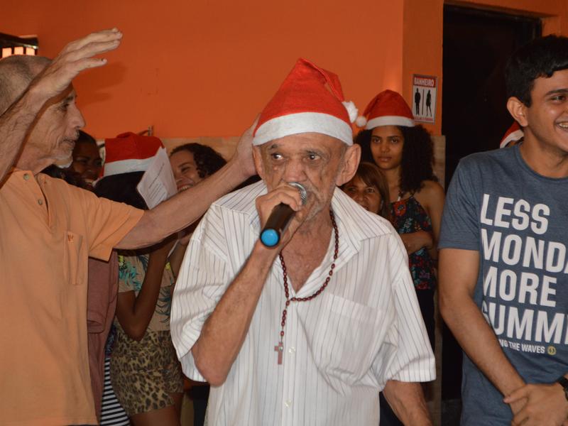 Crianças do CAPSi visitam idosos do Abrigo São Lucas