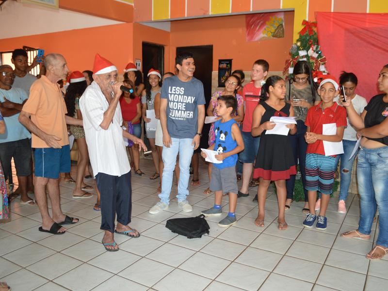 Crianças do CAPSi visitam idosos do Abrigo São Lucas
