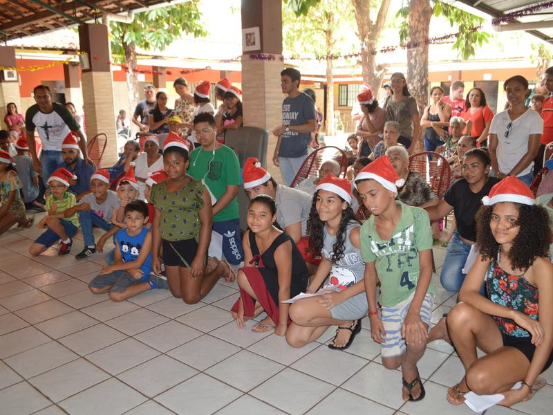 Crianças do CAPSi visitam idosos do Abrigo São Lucas