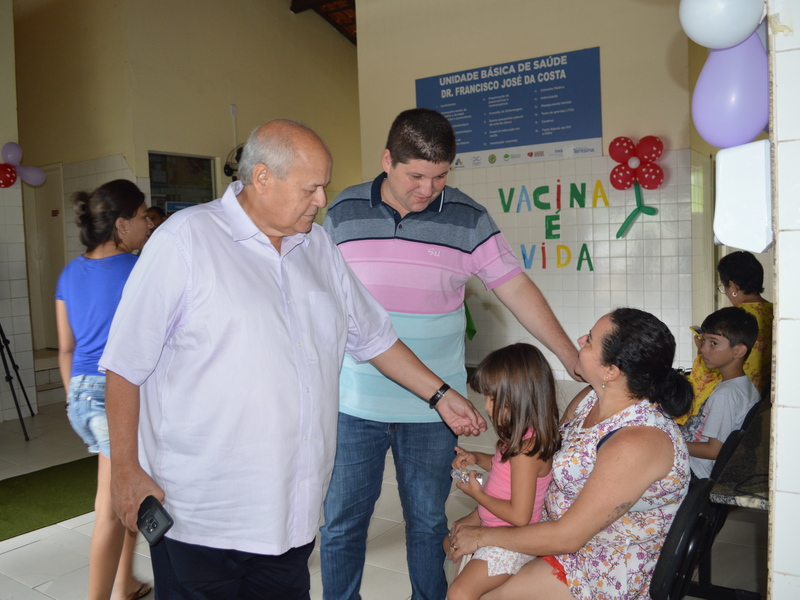  Teresinenses comparecem aos postos durante Dia D de Vacina do Sarampo