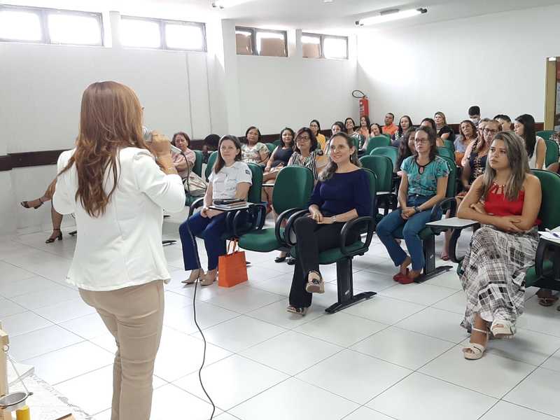CMAM é palco de lançamento de livro sobre relação de pais e filhos