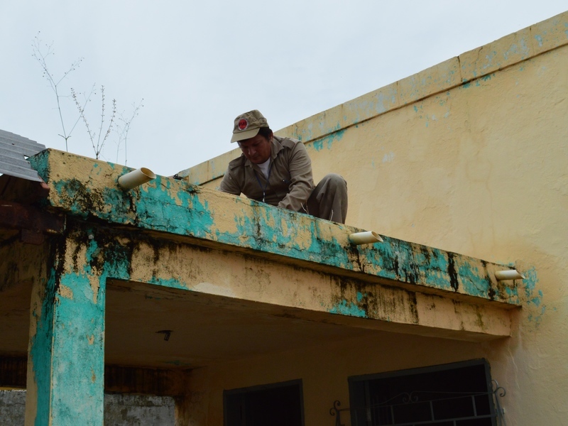 Em busca de focos do Aedes aegypti, equipe da FMS fiscaliza imóveis abandonados na zona Sul