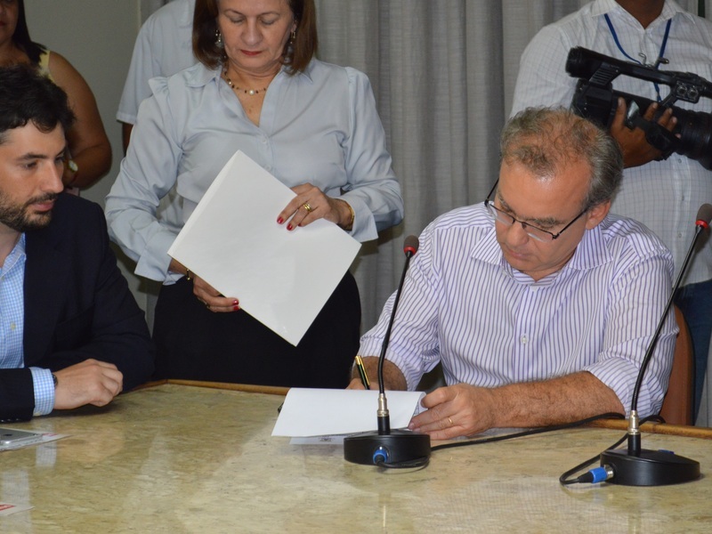 Prefeitura firma parceria com aplicativo para colaborar no combate ao Aedes aegypti