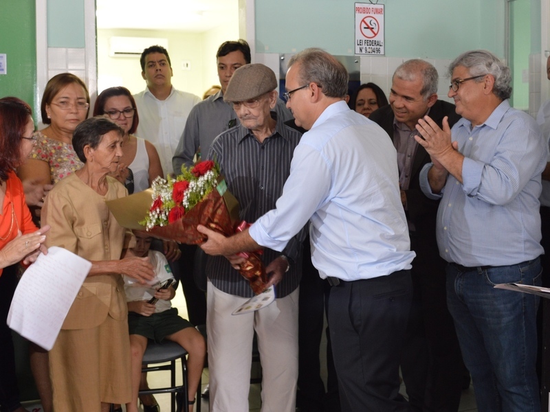 No Dia da Mulher, enfermeira é homenageada em inauguração de UBS