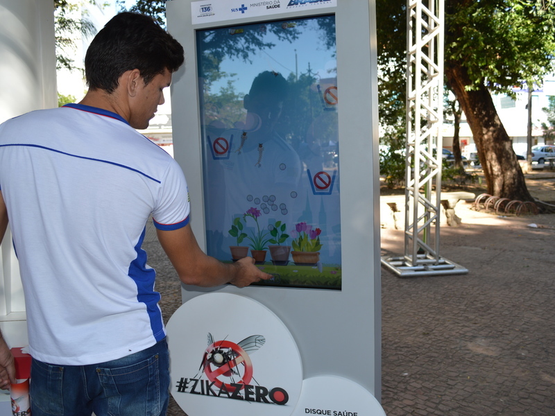 Intervenção urbana alerta para o combate ao Aedes aegypti