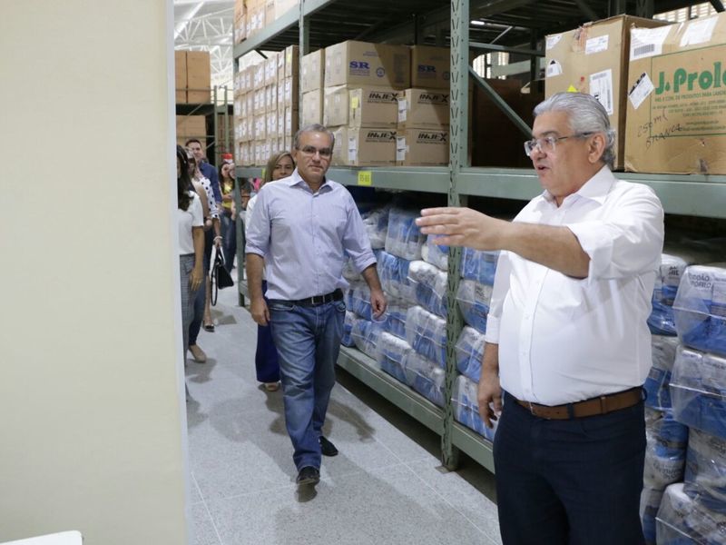 Prefeito visita as novas instalações da Gerência de Farmácia da FMS