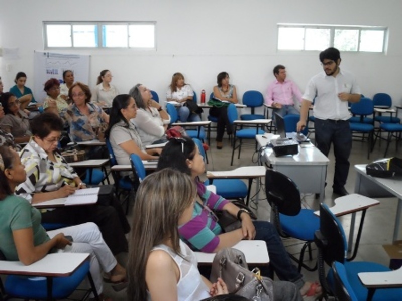 Profissionais de saúde se reúnem para discutir a prevenção ao suicídio Profissionais de saúde se reúnem para discutir a prevenção ao suicídio