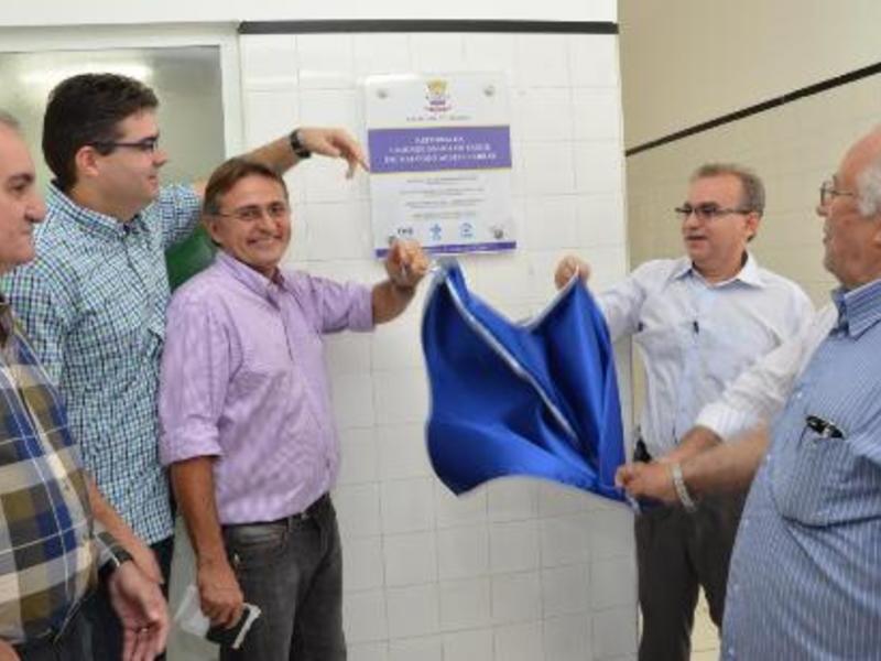 Prefeito entrega para a comunidade da zona Sudeste unidades de saúde reformadas