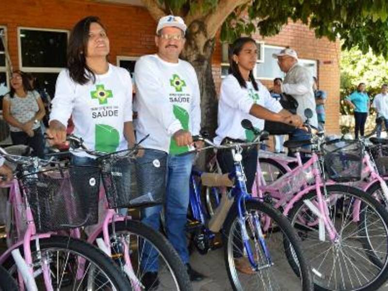 Agentes comunitários de saúde recebem bicicletas Agentes comunitários de saúde recebem bicicletas