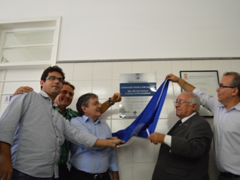 Prefeito entrega obra de reforma e ampliação da UBS do Alto da Ressurreição