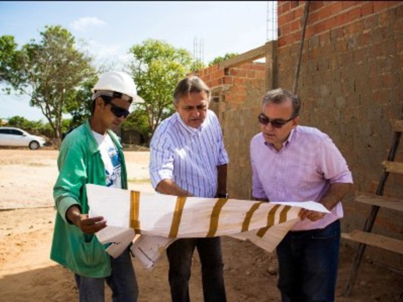 Prefeito visita obras de construção e reforma de Unidades Básicas de Saúde