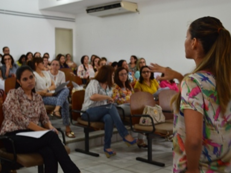 Profissionais de saúde se preparam para a vacinação contra pólio e sarampo