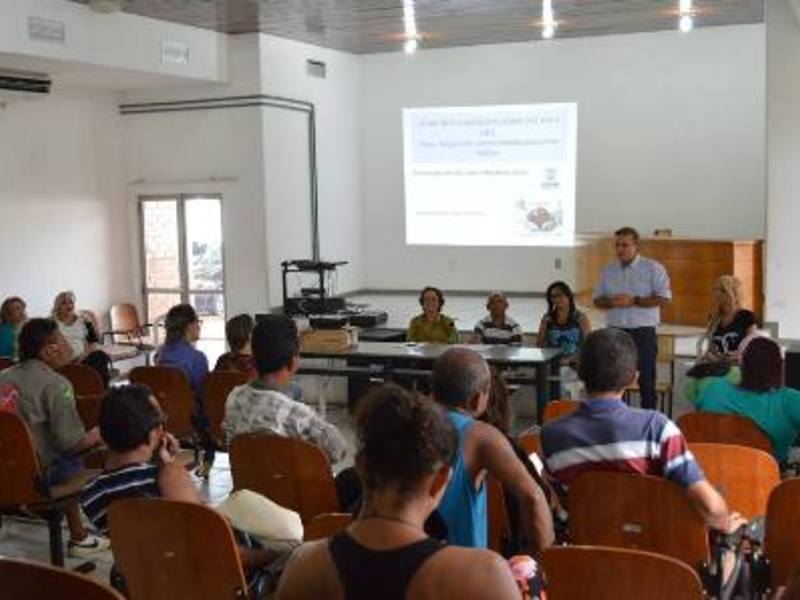 Encontro aborda estratégias para melhorar vida dos portadores do vírus HIV